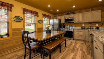 House, Multiple Beds, Pool Access, Mountain View | Private kitchen | Fridge, microwave, oven, stovetop