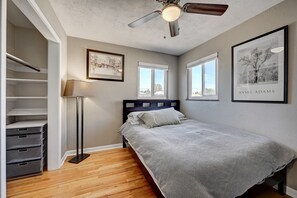 2 bedrooms, desk, iron/ironing board, free WiFi