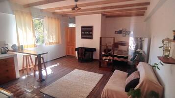 1 makuuhuone, työpöytä, vuodevaatteet