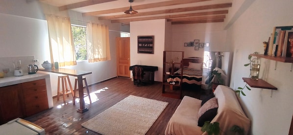 1 chambre, bureau, literie fournie