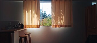 Casa Bonita con Diseño Moderno y un Toque Rústico & Jardín