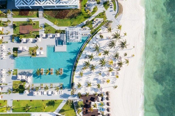 Outdoor pool, a heated pool - Garza Blanca Resort & Spa Cancún Oceanfront-One Bedroom Suite
(Cancún)