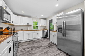 Frigorífic, microones, forn i placa de cuina 