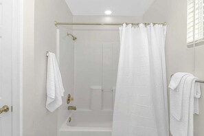 Bathtub, hair dryer, towels, shampoo - 4-min Walk to Ocean|2 King Suites|Beach Retreat (Myrtle Beach)