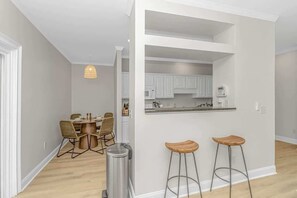 Dining - 4-min Walk to Ocean|2 King Suites|Beach Retreat (Myrtle Beach)