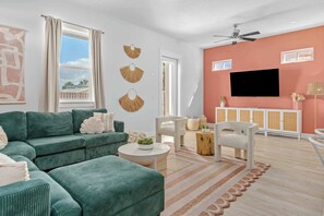 Fernseher, Tischfußball, Arbeitsbereiche