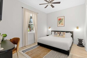 4 Schlafzimmer, Schreibtisch, Bügeleisen/Bügelbrett, Reisekinderbett