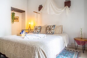 5 habitaciones, tabla de planchar con plancha, wifi y ropa de cama 