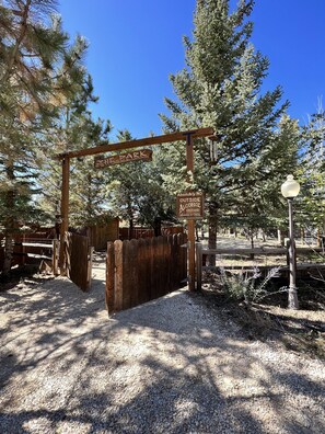 A wooden sign with "THE PARK" written on it, a wooden fence, and a clear blue sky. - "The Matador" Westcliffe Outpost Cabin  (Westcliffe)