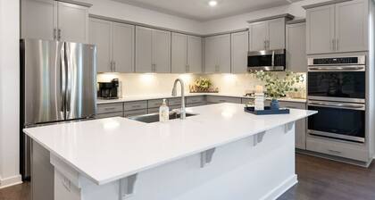 Lux: 4BR/4BA game room, gym, near Nashville!