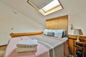 1 bedroom, desk, free WiFi, bed sheets