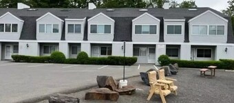 Cozy Downtown Hunter Mountain Getaway 
