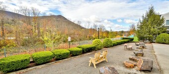 Cozy Downtown Hunter Mountain Getaway 
