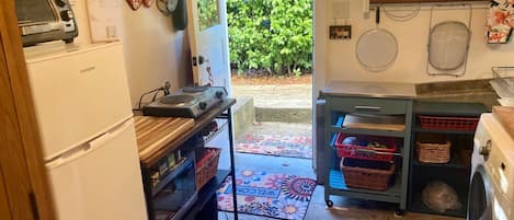 Frigorifero, microonde, forno, bollitore elettrico