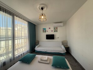 2 bedrooms, iron/ironing board, free WiFi, bed sheets