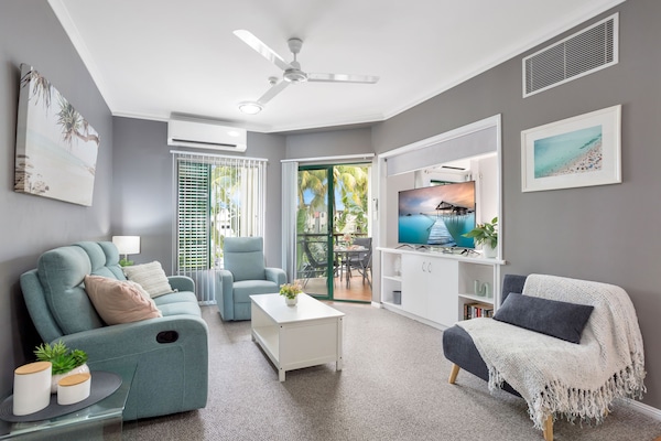 Comfort Apartment | Living room