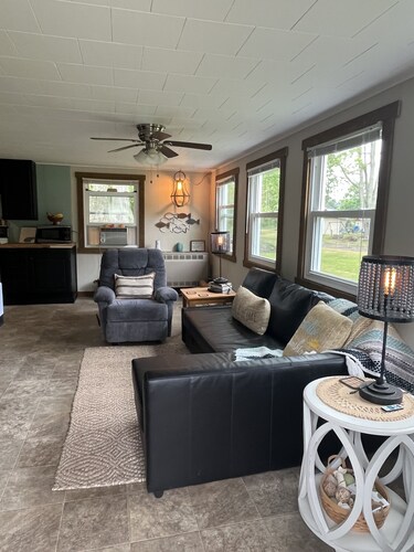 COZY LAKE COTTAGE/CASITA in a quaint country setting