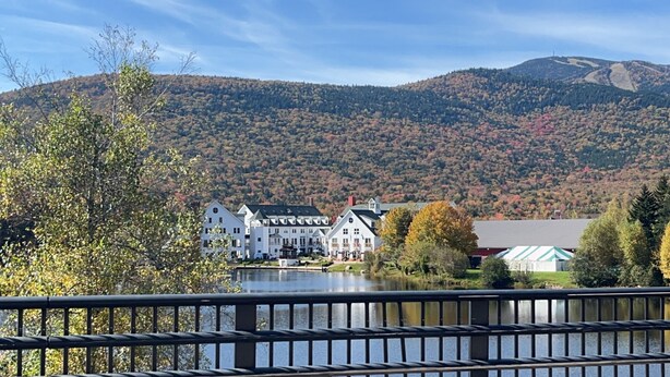 A lakeside hotel with a view of a forested mountain. - Cozy condo in Waterville Valley NH.  (Waterville Valley)