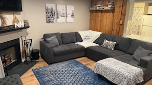 Smart TV, fireplace - Cozy condo in Waterville Valley NH. (Waterville Valley)