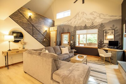 Summer Is Here! Mt Rainier - Sleeps 8 - Hot Tub