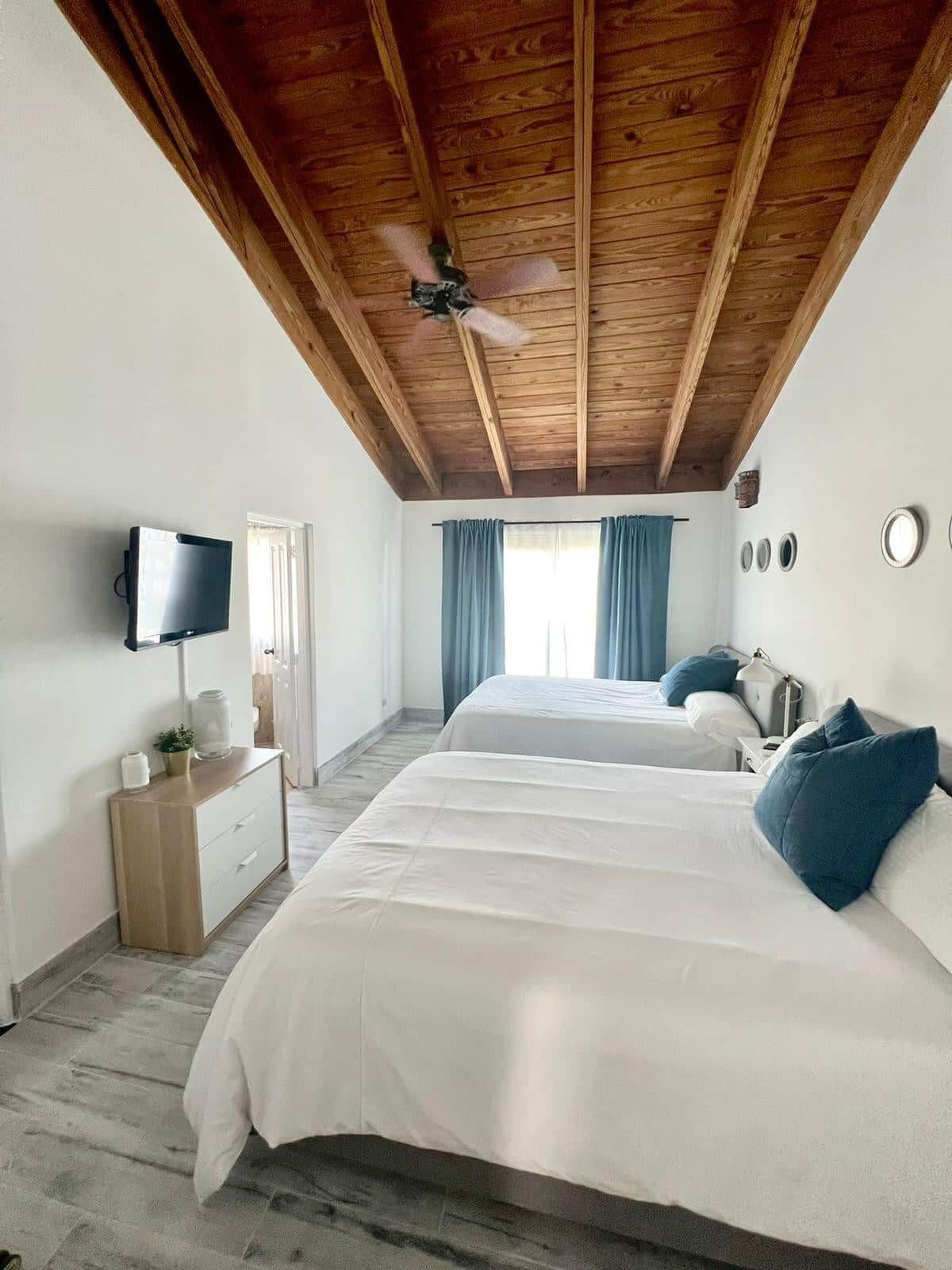 2 bedrooms, iron/ironing board, free WiFi