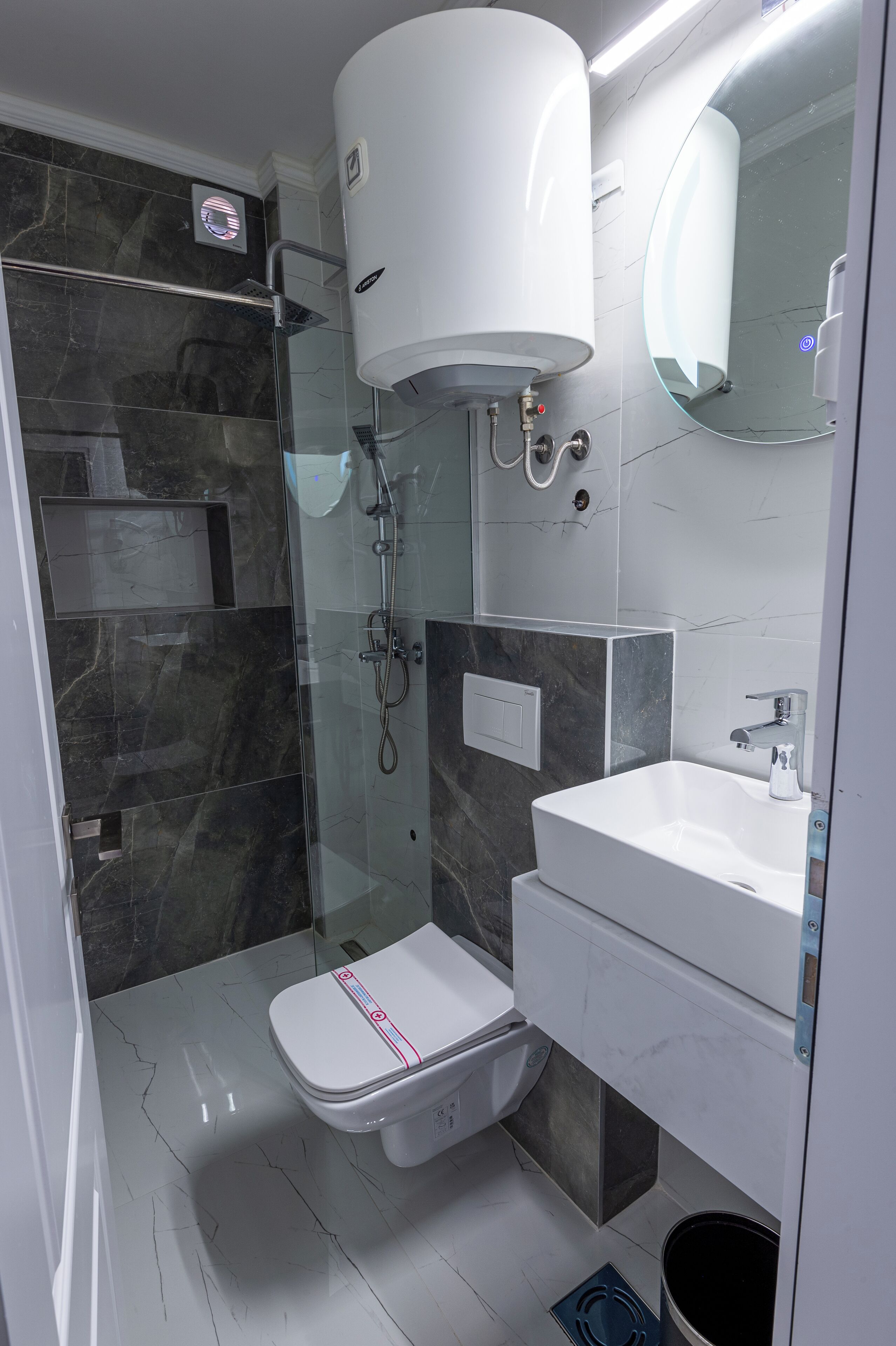 economy triple room | bathroom