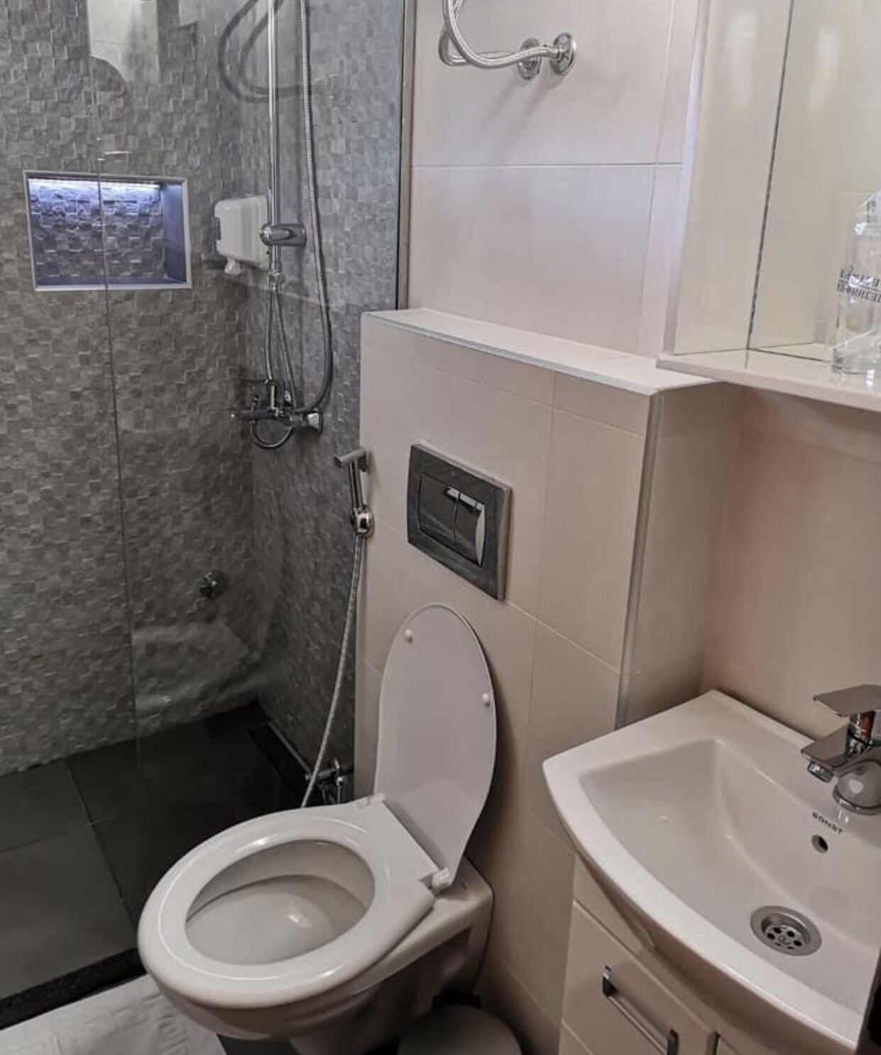 classic twin room | bathroom