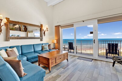 Penthouse Dahktari is a true beach front high-rise (10th floor) condominium