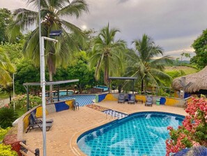 3 outdoor pools, open 10:30 AM to 10:00 PM, sun loungers - Finca Hotel California (Sonson)