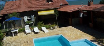 Casa de Seis Suítes, um Quarto e Duas Salas. Paraíso na Beira do mar