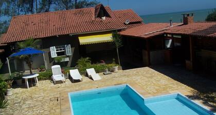 Casa de Seis Suítes, um Quarto e Duas Salas. Paraíso na Beira do mar