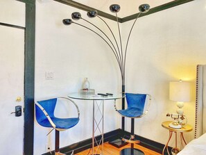 经济客房 | 办公桌、笔记本电脑工作区、免费 WiFi、床单