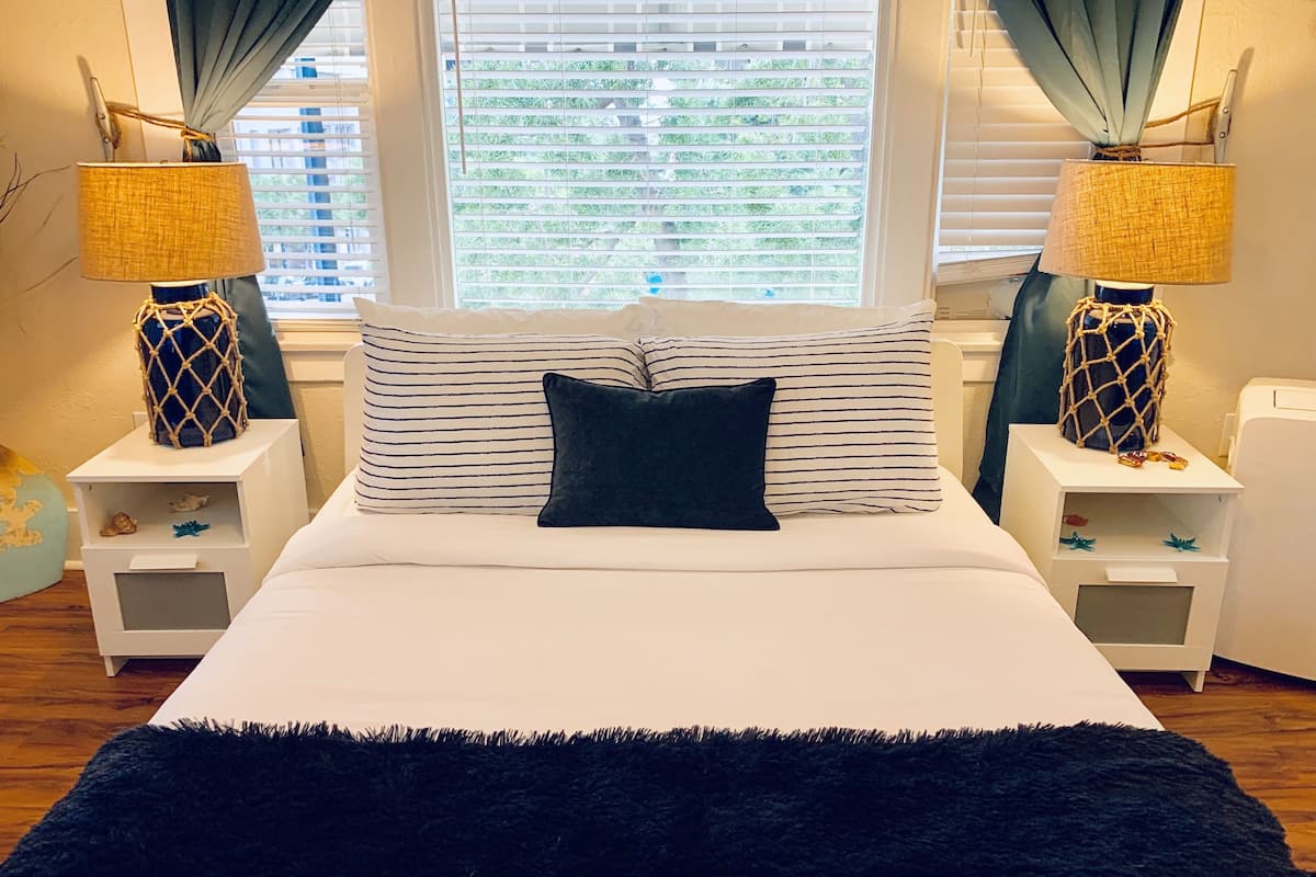 Economy kamer | Een bureau, een laptopwerkplek, gratis wifi, beddengoed