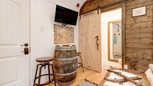 Economy Room | Desk, laptop workspace, WiFi (free), bed sheets - Chadwick Hotel (San Diego)