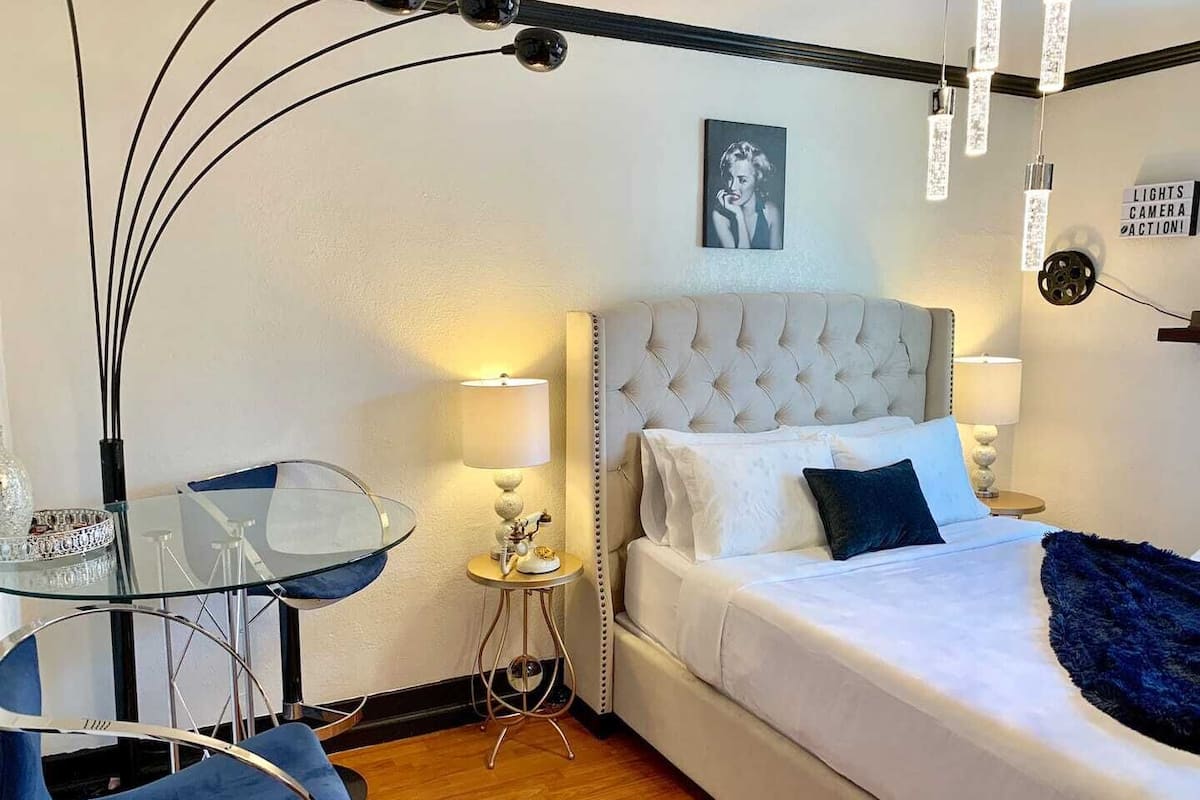 Economy kamer | Een bureau, een laptopwerkplek, gratis wifi, beddengoed