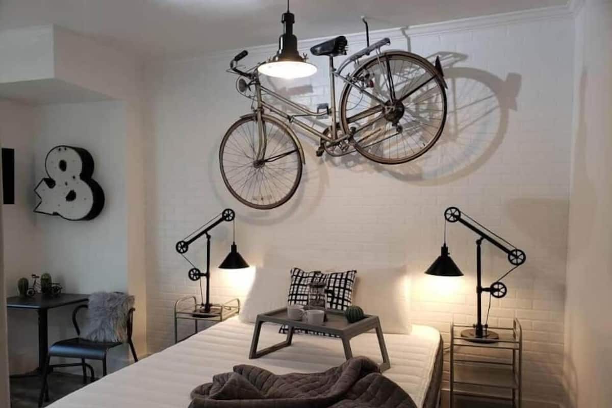 Economy kamer | Een bureau, een laptopwerkplek, gratis wifi, beddengoed
