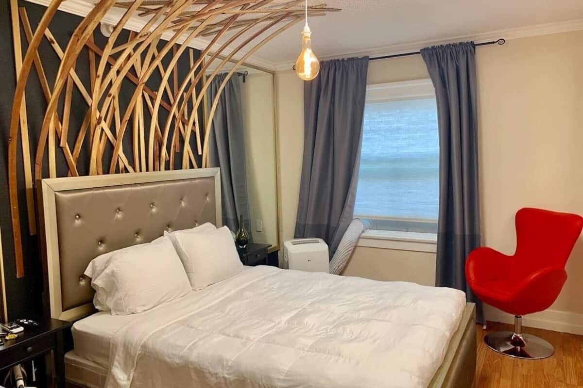 Economy kamer | Een bureau, een laptopwerkplek, gratis wifi, beddengoed