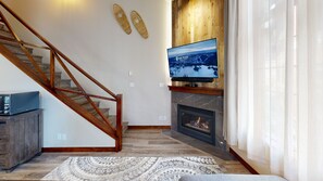 Interior - Hearthstone Lodge #302 (Sun Peaks)