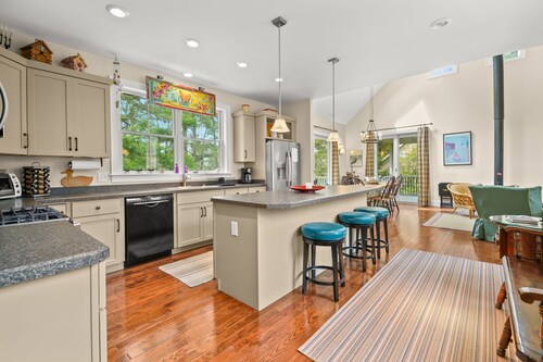 Off Belay | Luxury Creekside Home, Screened Porch, Fireplace & Gourmet Kitchen