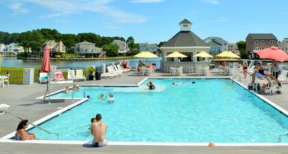 Salty Sea Lyons Landing | Golf Views, Screened Porch, Fireplace, Pool Access, Pet Friendly