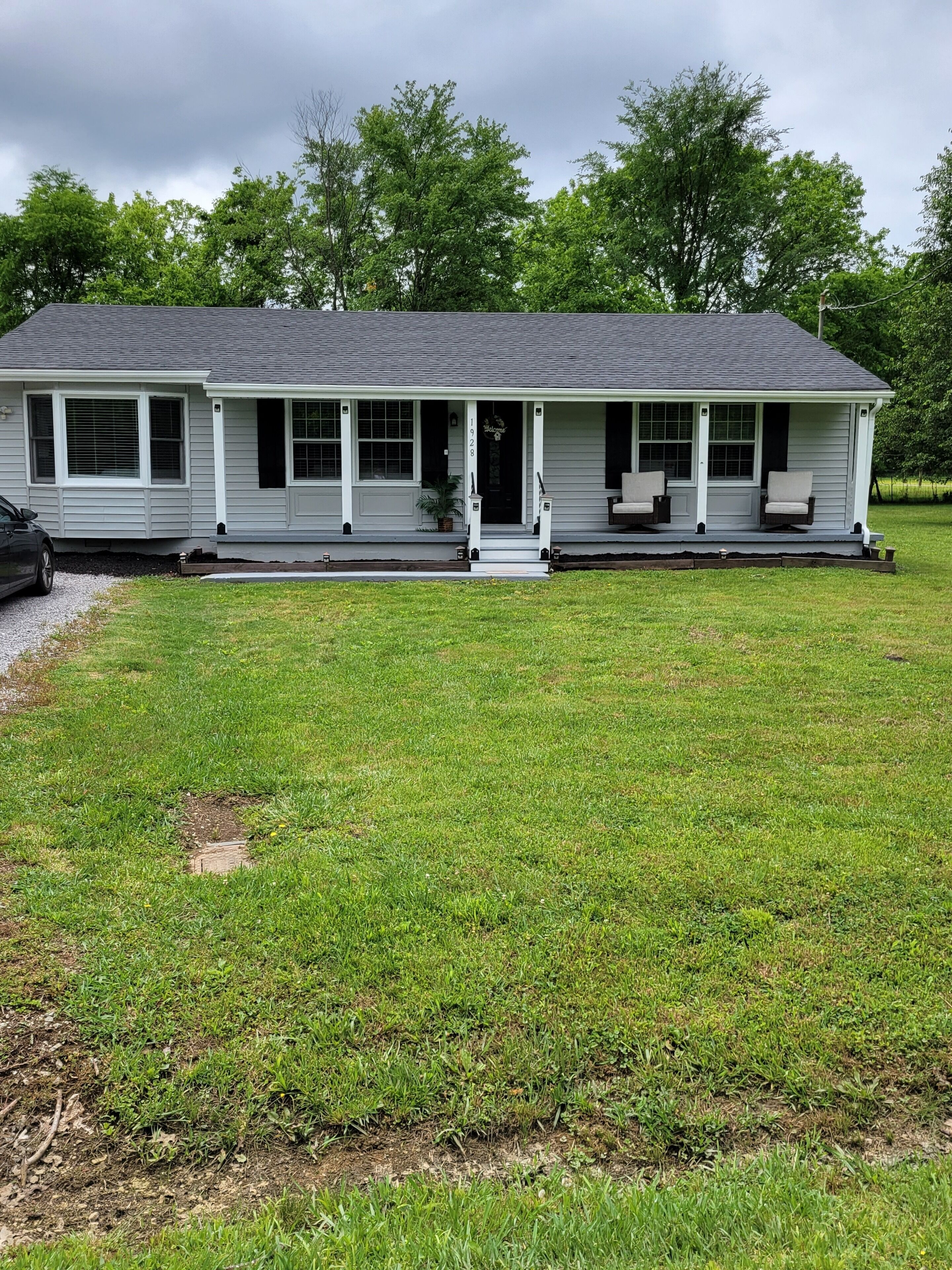 3 bedroom country cottage in murfreesboro close to interstate and shopping. 