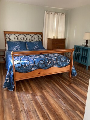 3 bedrooms, desk, free WiFi, bed sheets