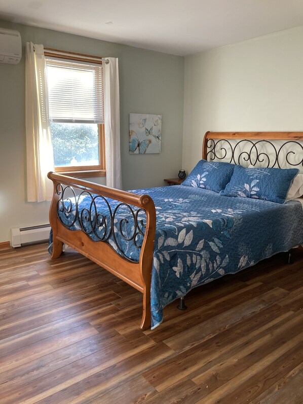 3 bedrooms, desk, free WiFi, bed sheets