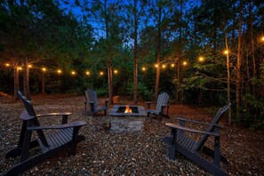 Property grounds - 3BR W/ Arcade, EV Outlet, Swings, Firewood Provided (Broken Bow)