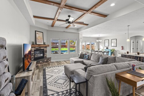 Poolside Paradise near Zion with Putting Green & Private Pool