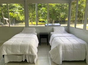 3 bedrooms, iron/ironing board, WiFi, bed sheets