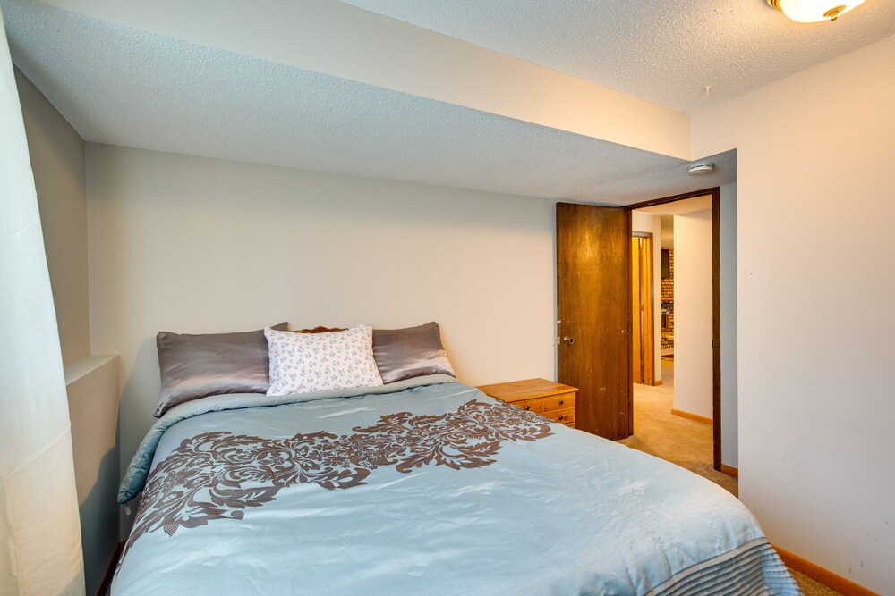 Spacious Family Home 11 Mi to Dtwn Minneapolis! Brooklyn Park Vrbo