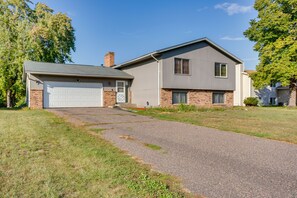 Exterior - Spacious Family Home: 11 Mi to Dtwn Minneapolis! (Minneapolis)