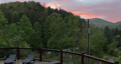 Cozy retreat with swimming pool nestled among Mountain Laurels & sunsets.