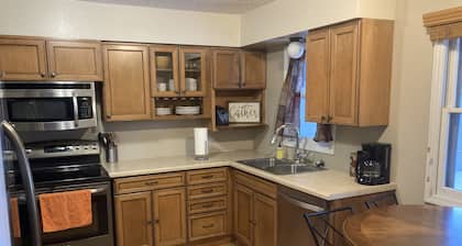3 bedroom, 2 bath in a quiet neighborhood.
Newly remodeled side of a duplex.